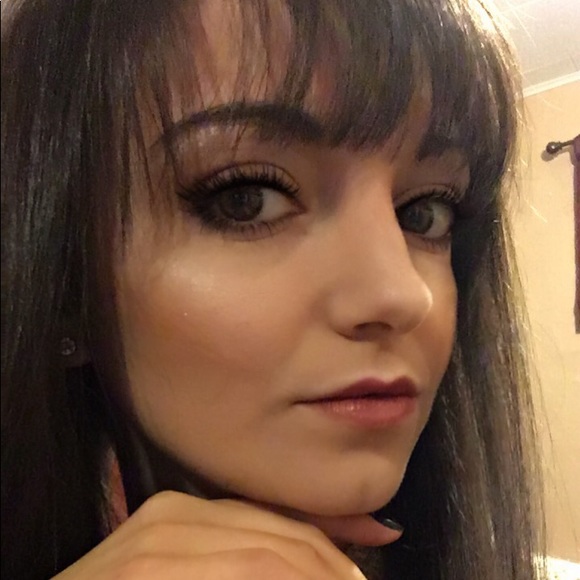 Meet your Posher, Claudia - Picture 4 of 7